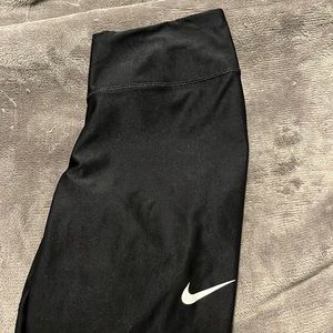 Black Cropped Nike Dri-Fit Mid Rise Leggings